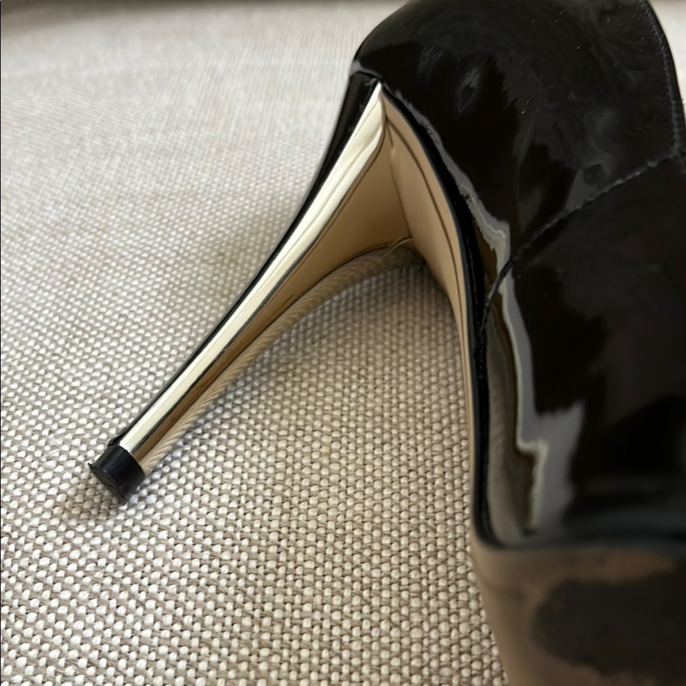 Black and Red High Heeled Pumps - Picture 5 of 5